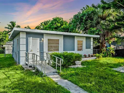 Casa en venta - 2 Dormitorios 1 Baño - 577mts2 - Miami