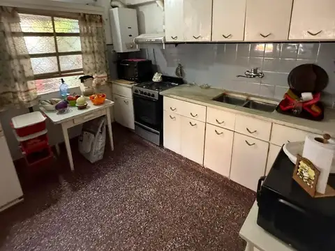 Venta Casa 7 ambientes 5 dormitorios jardin garage