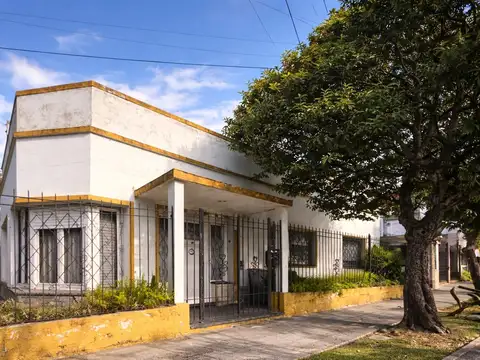 Venta Casa 7 ambientes 5 dormitorios jardin garage