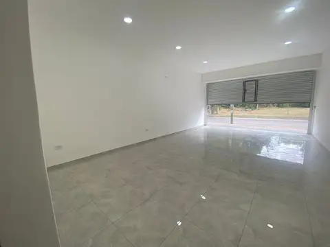 LOCAL ANTEESQUINA A ESTRENAR