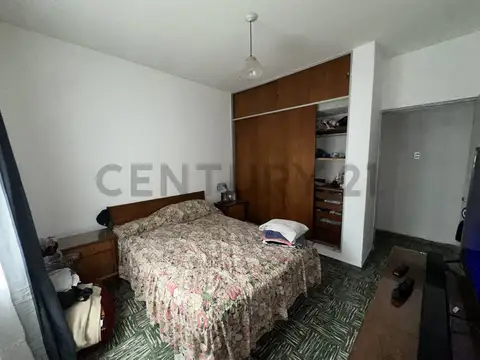 Casa con Departamento e ingreso independiente, a 2 cuadra de Sexta Seccion