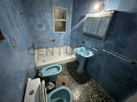 Casa con Departamento e ingreso independiente, a 2 cuadra de Sexta Seccion