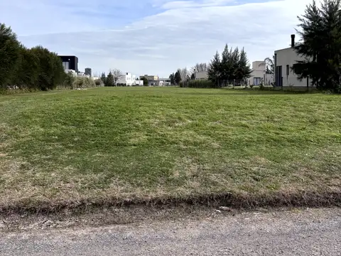Terreno en Venta de 800m2, Club de campo Cruz del Sur, a 100mts de la entrada principal!
