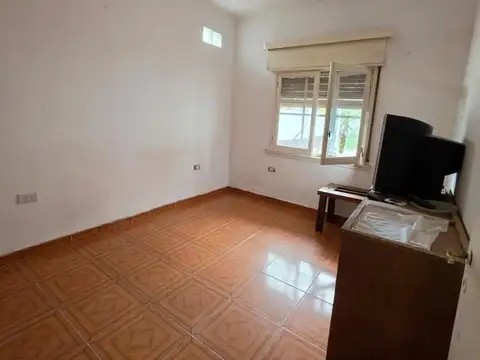 Casa 6 ambientes con 2 baños