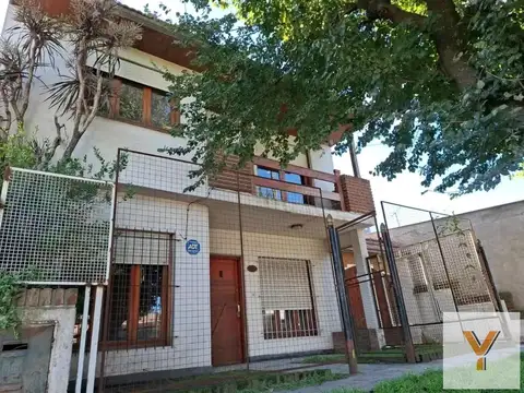 Casa en venta - 3 Dormitorios 2 Baños - Mar del Plata