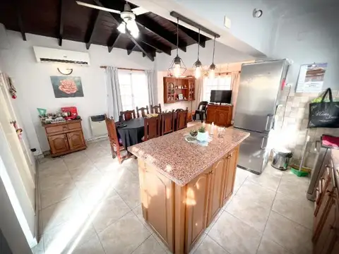 Casa 5 ambientes con 3 baños