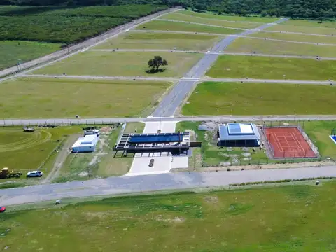 Terrenos en venta en La Finca Club de Campo, desde 1200m2