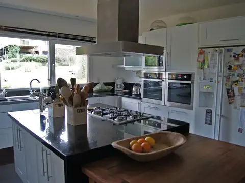 Casa 7 ambientes con 6 baños