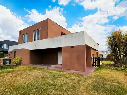 VENTA CASA 3 AMB PARQUE GALERIA CASAS SANTA MARIA