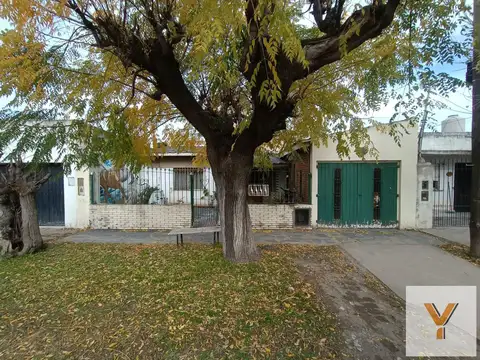 Casa en venta - 2 Dormitorios 2 Baños - Almirante Brown
