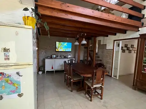 Casa 7 ambientes con 1 baño