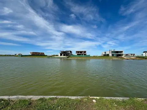 Excelente Lote al agua en barrio Los Puentes Nordelta 