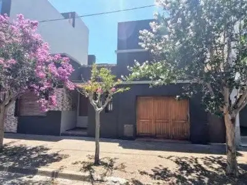 CASA EN LUJÁN CENTRO EXCELENTE UBICACIÓN