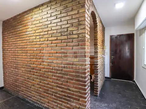 Juan B Justo al 3800 entre Debenedetti y C.Gardel