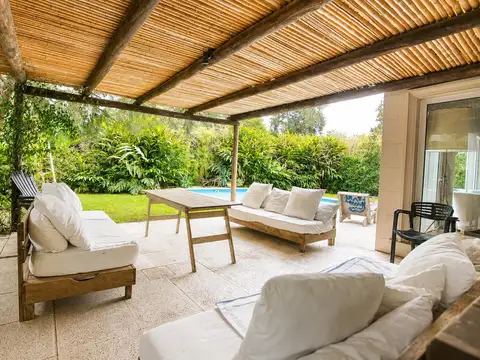 Casa 5 ambientes con 3 baños