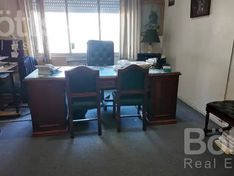 Oficina 4 ambientes con 2 baños