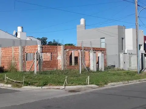 Lote de 12x18 en esquina de barrio Caisamar