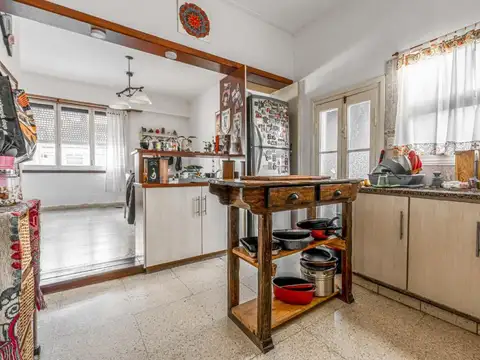 Casa 6 ambientes con 4 baños