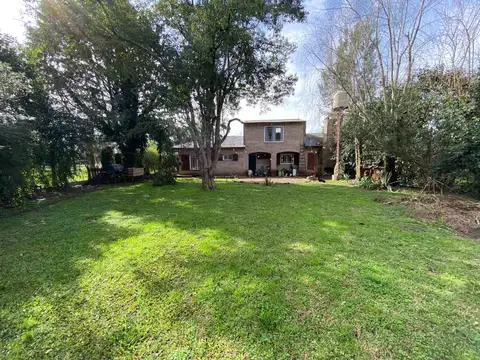 VENTA CASA 5 AMBIENTES LUJAN