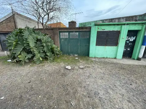 CASA EN VENTA SOBRE AVENIDA