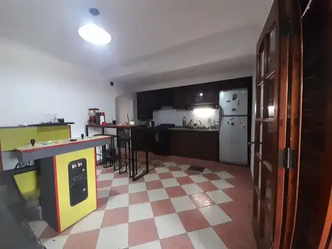 Casa 5 ambientes con 1 baño