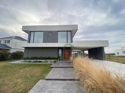 Casa  en Venta en San Sebastian, Escobar, G.B.A. Zona Norte