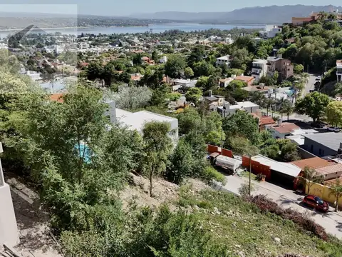 Terreno en venta en barrio la cuesta con vista al lago de 464 metros.