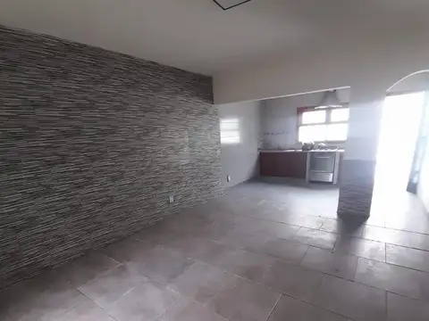 ALQUILER CASA EN PH. 4 AMB. CONSTITUCION