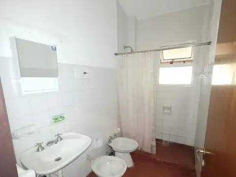 Casa en buen estado barrio Parque