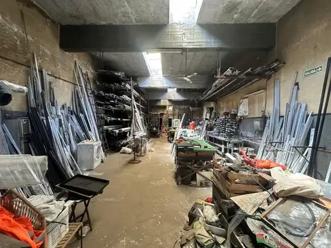 Galpón en lote propio