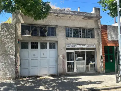 Galpón en lote propio