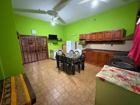 VENTA CASA 4 AMB CON COCHERA, JARDIN Y PILETA