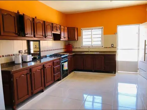Casa 4 ambientes con 1 baño