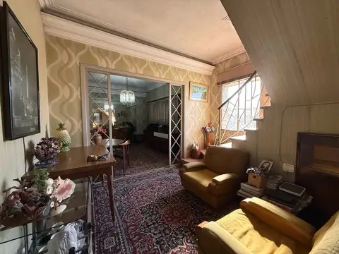 Casa 7 ambientes con 2 baños