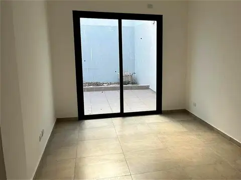 Excelente Departamento de  3 Ambientes con Patio a Estrenar – Villa del Parque
