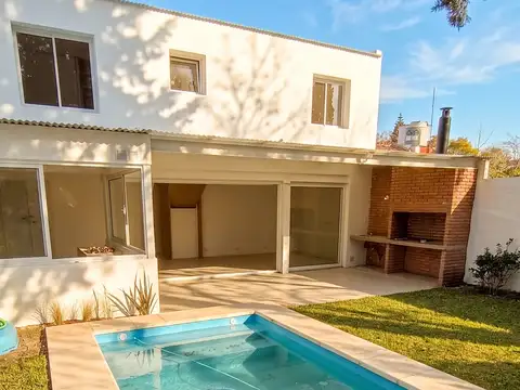 DUEÑO DIRECTO - APTO CREDITO - Casa 4 dorm RECICLADA A NUEVA con pileta y jardin en Boulogne