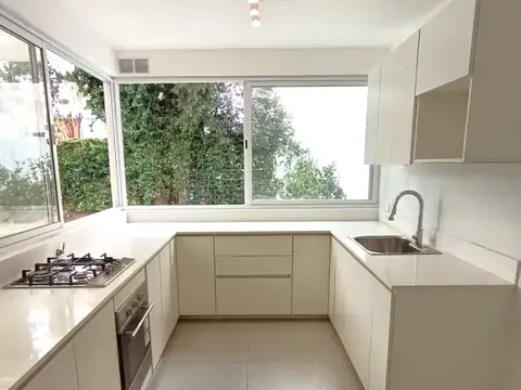 DUEÑO DIRECTO - APTO CREDITO - Casa 4 dorm RECICLADA A NUEVA con pileta y jardin en Boulogne
