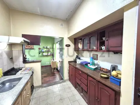 VENTA CASA CUATRO AMBIENTES SOBRE LOTE PROPIO EN CASTELAR