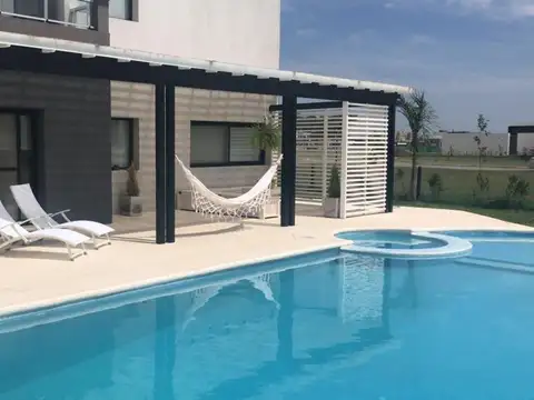 Casa en Alquiler de 5 dormitorios