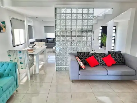Casa 7 ambientes con 4 baños