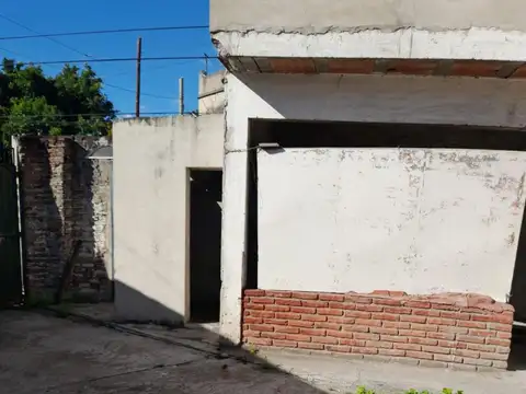 Casa en venta - 3 Dormitorios 4 Baños - 200Mts2 - Caseros