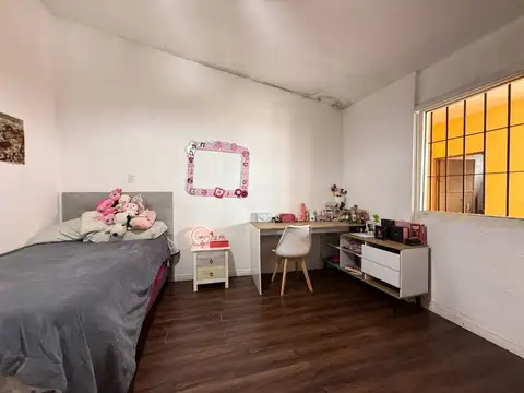 VENTA CASA LA TEJA 2 DORMITORIOS COCHERA Y FONDO