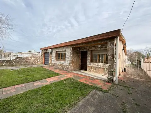 VENTA CASA LA TEJA 2 DORMITORIOS COCHERA Y FONDO