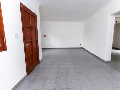 Casa 5 ambientes con 1 baño