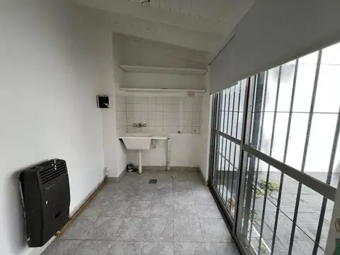 Casa 4 ambientes con 1 baño