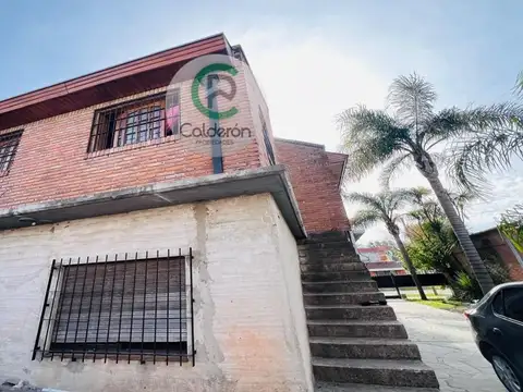 Casa 6 ambientes con 2 baños