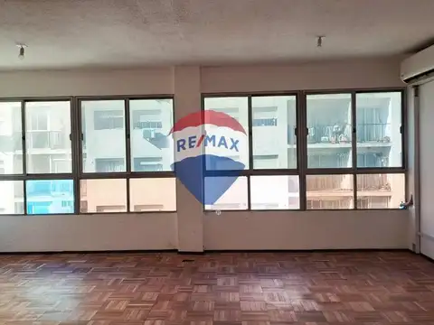 Amplia oficina en piso 10, ideal empresa, cowork