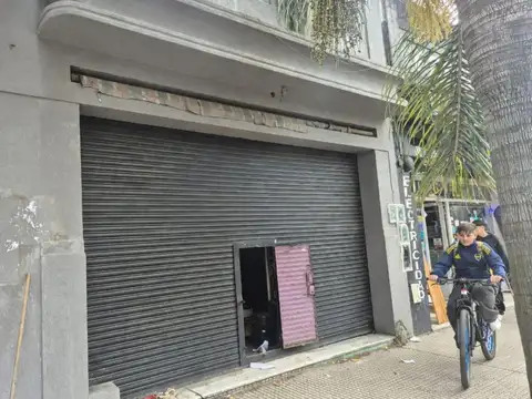 VENTA DE 2 LOCALES estación de Banfield