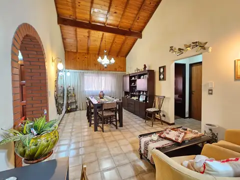 Depto Tipo Casa 3 ambientes con 2 baños
