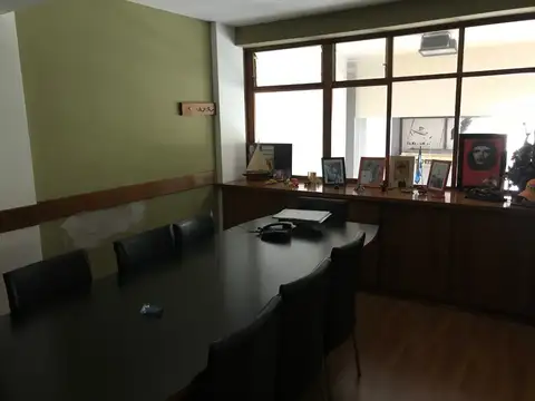 Amplio local a la venta